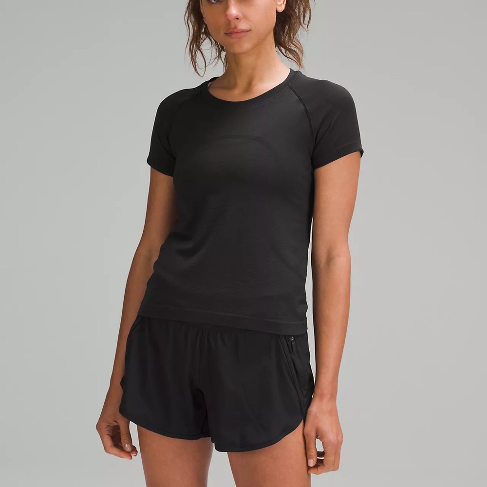 18 Lululemon Swiftly black shirt